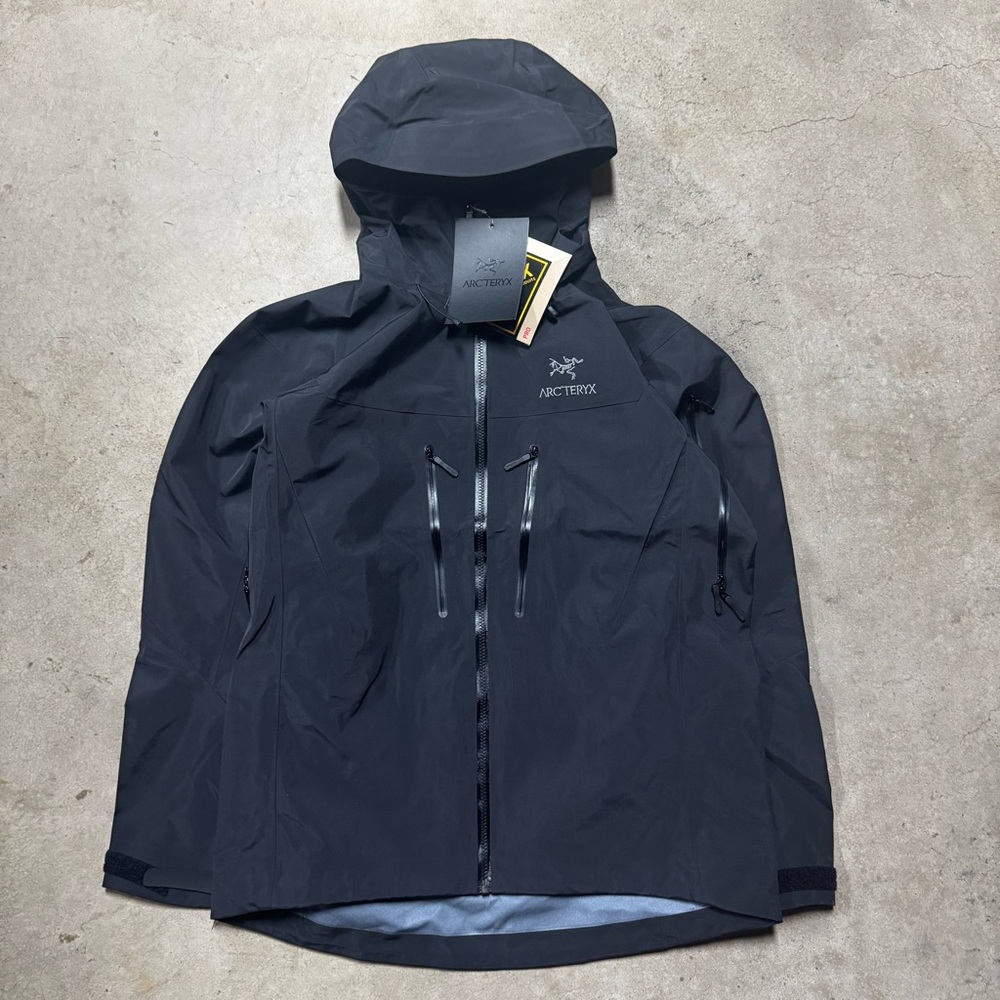 Arc'teryx Men's Black Hooded Waterproof Shell Jacket